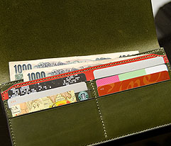革財布のデザイン「使用例」