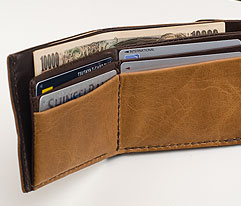 馬革二つ折り財布のデザイン
